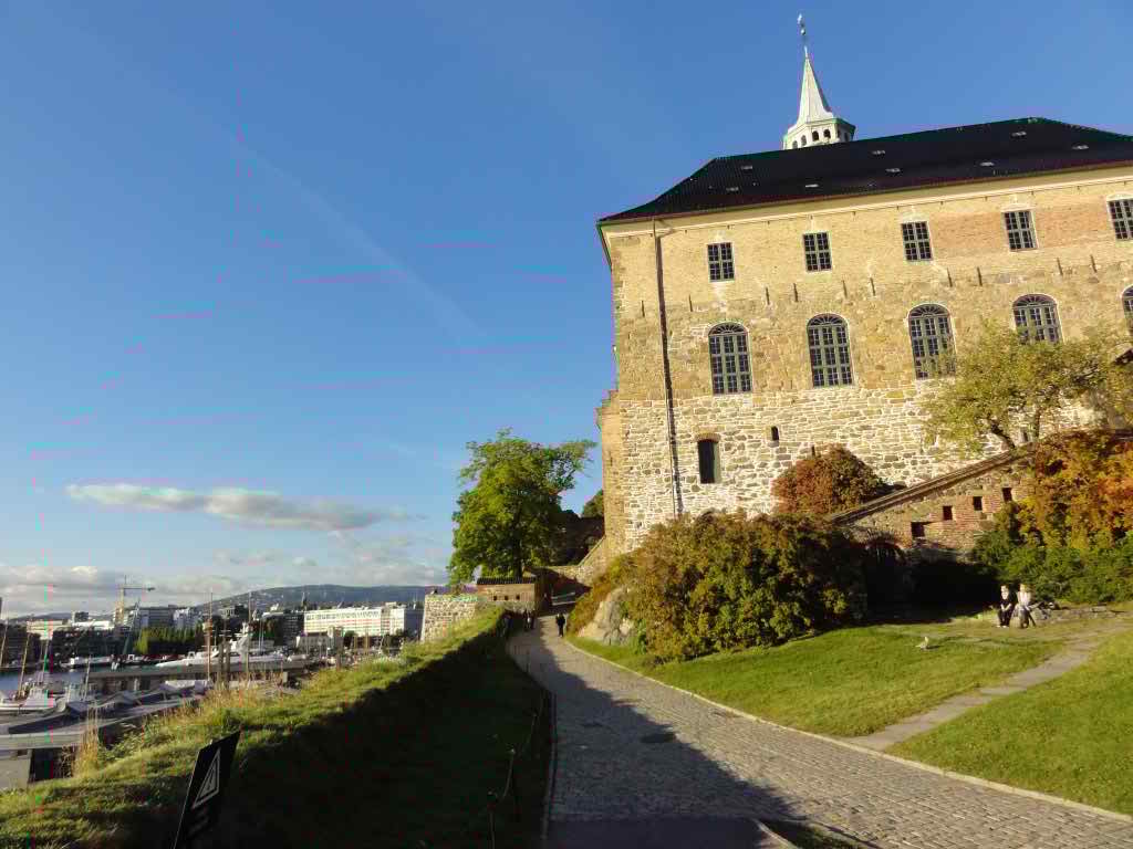 http://s5.picofile.com/file/8161421218/657.jpg