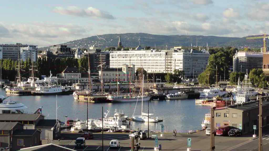 http://s5.picofile.com/file/8161421518/663.jpg