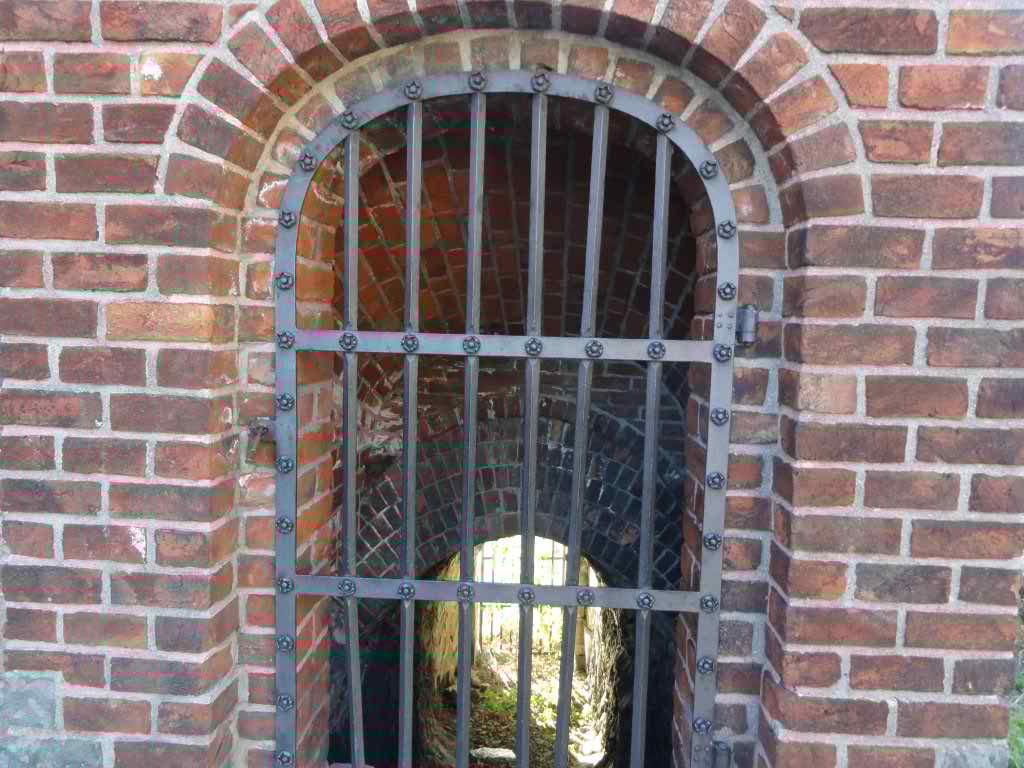 http://s5.picofile.com/file/8161421718/671.jpg