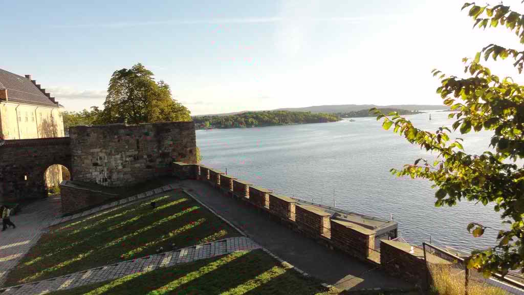 http://s5.picofile.com/file/8161421934/680.jpg