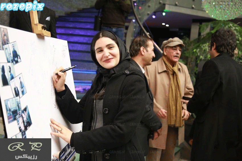 نورا هاشمی در افتتاحیه فیلم ارسال آگهی تسلیت برای روزنامه