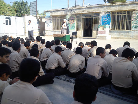 سخنرانی امام جمعه قهدریجان در دبیرستان میثم  به مناسبت عید غدیر