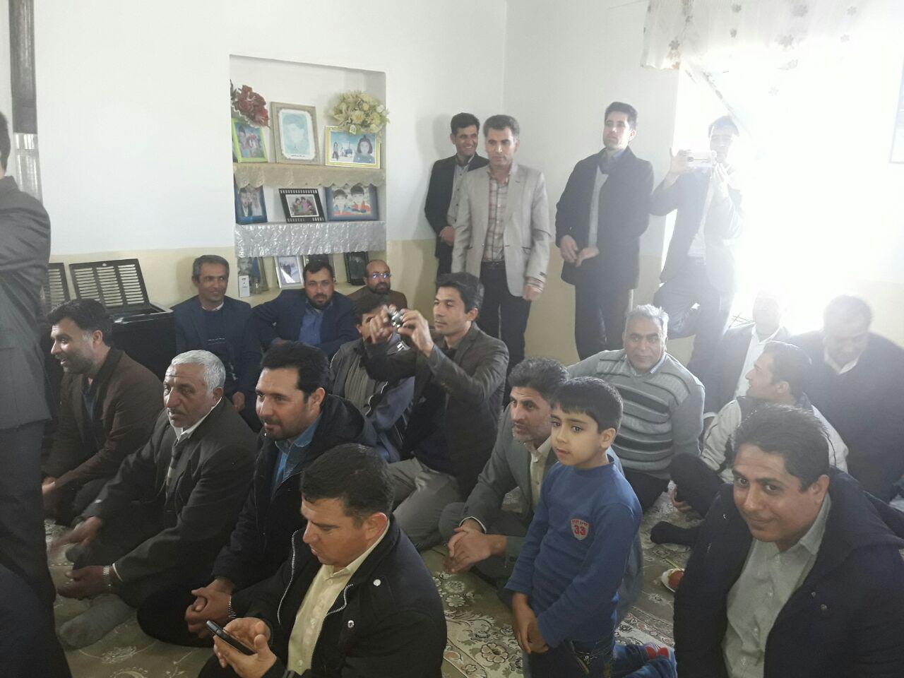 http://s5.picofile.com/file/8282734418/1.jpg