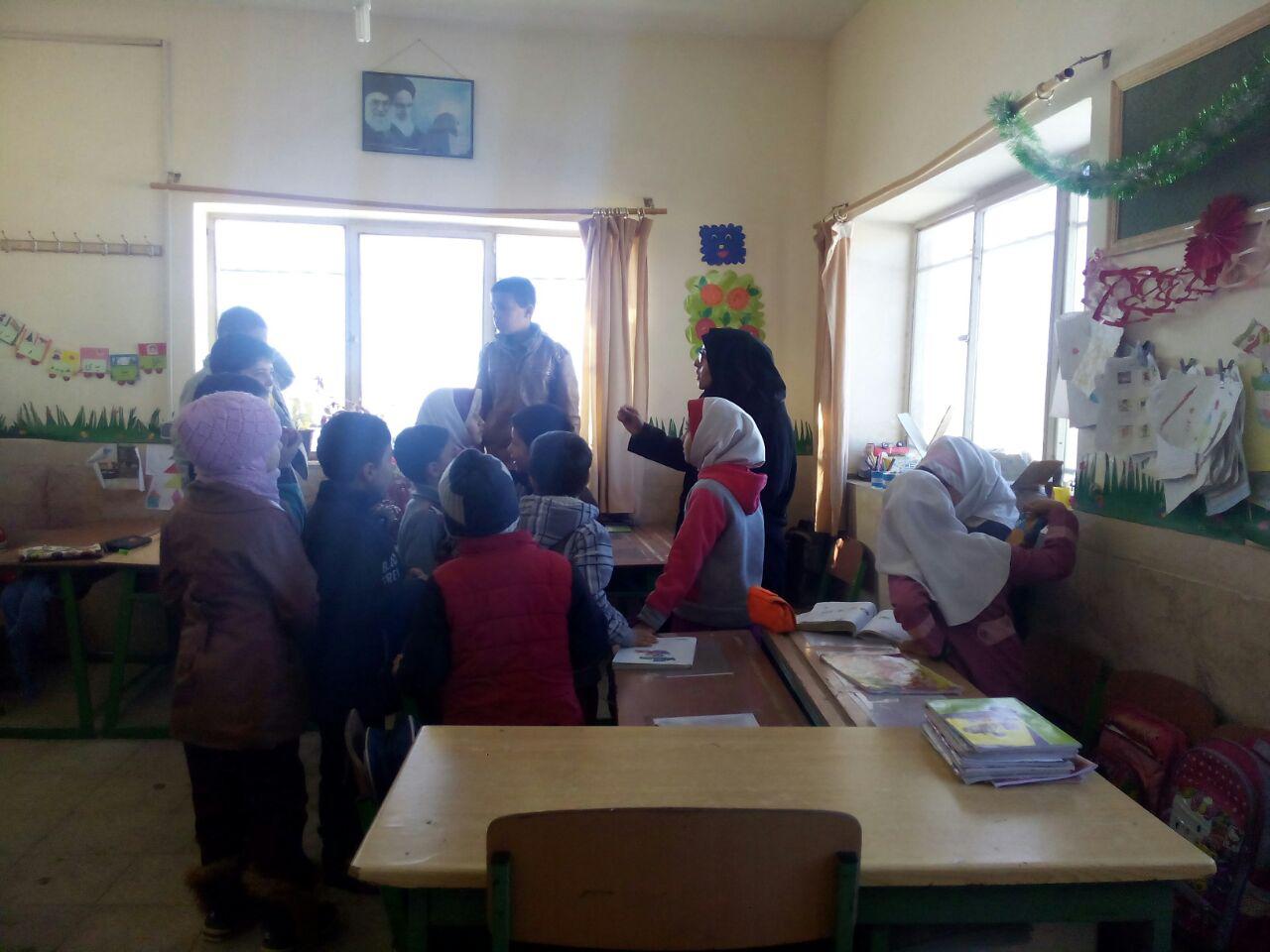 حضور مسئولین کتابخانه های عمومی شهرستان خدابنده در مدارس و امانت کتاب