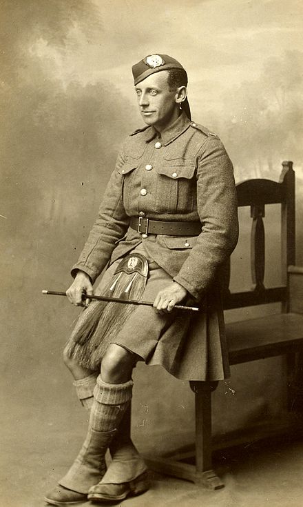 http://s5.picofile.com/file/8369324518/Unidentified_British_soldier%E2%80%A6_10306058923_.jpg