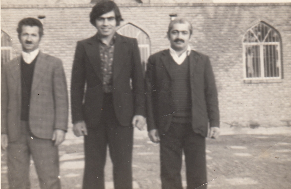 >>> از راست مرحوم حاج رجب و نجف طالبی و آقای کاظمی.