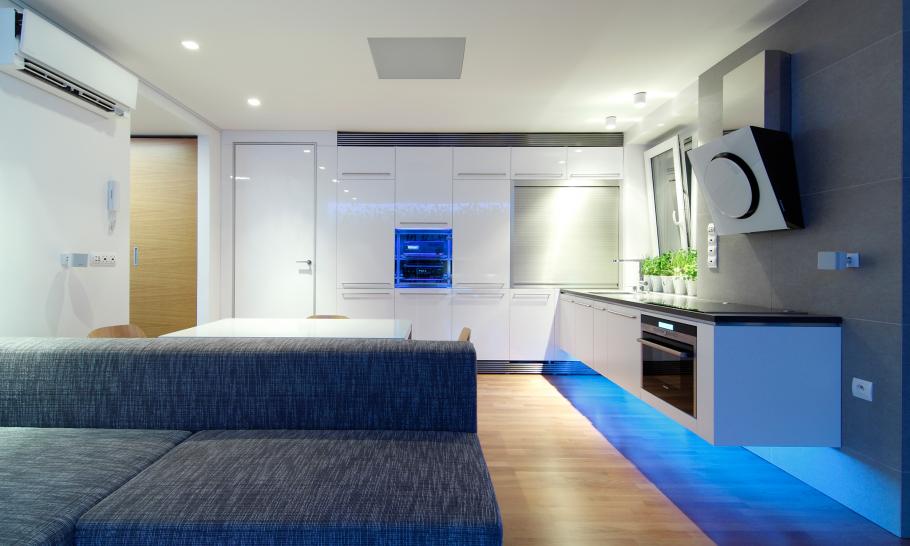 بازسازی دکوراسیون آپارتمانی در اسلواکی بانورپردازی ال ای دی (LED)